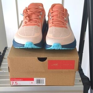 Altra Paradigm 7 navy/coral shoes